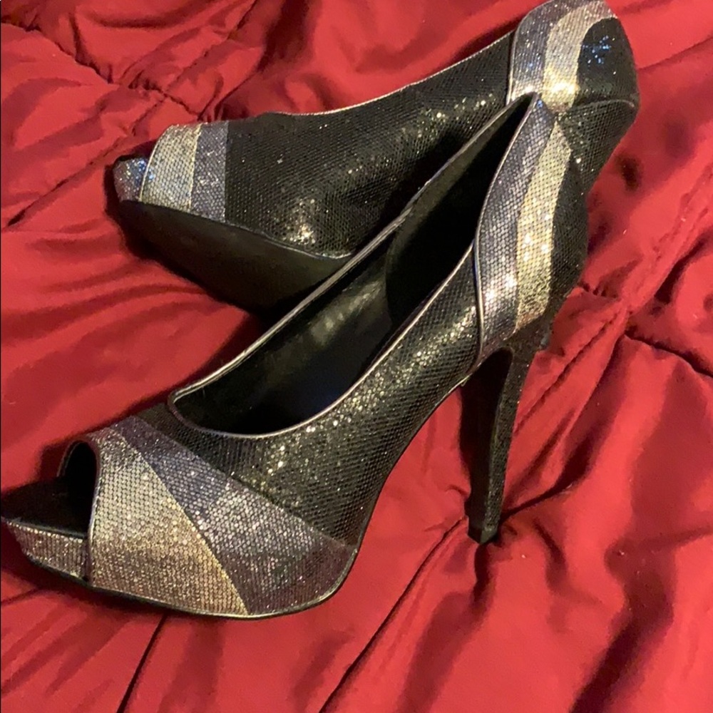 Silver black sparkly heels size 8 3 1/2 inch heel